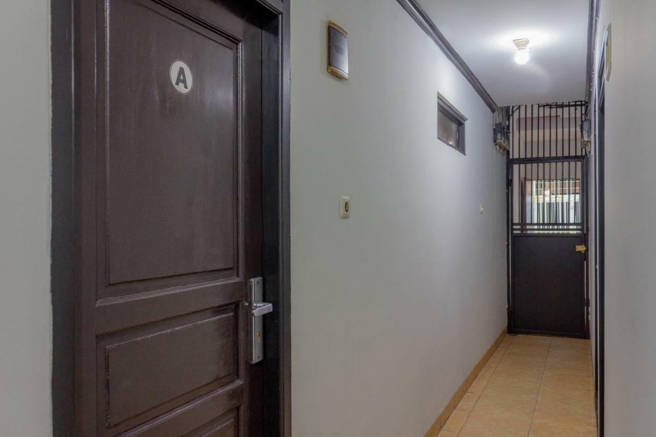 Oyo 649 K68 Residence Jakarta Exterior photo